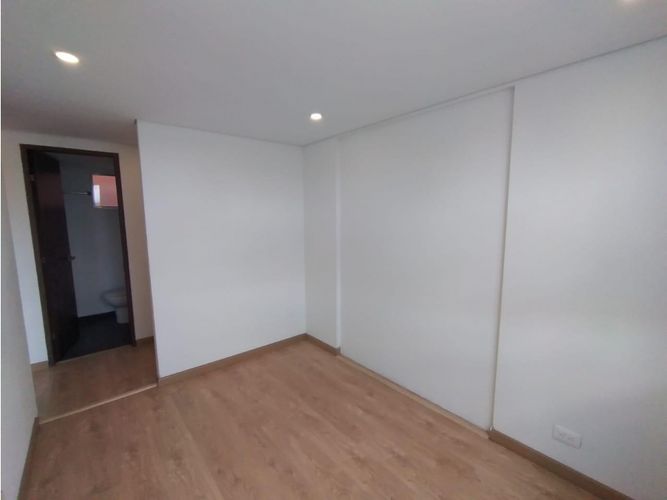 Apartamento de 3 alcobas en venta en Echavarria, Madrid, 67 m² · foto 10 de 24