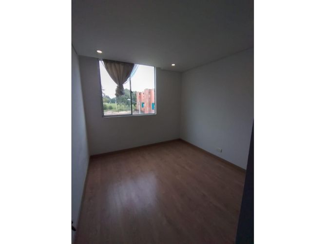 Apartamento de 3 alcobas en venta en Echavarria, Madrid, 67 m² · foto 12 de 24