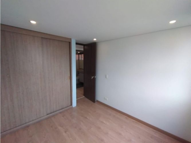 Apartamento de 3 alcobas en venta en Echavarria, Madrid, 67 m² · foto 18 de 24