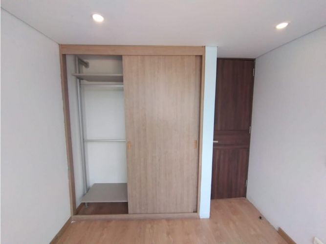 Apartamento de 3 alcobas en venta en Echavarria, Madrid, 67 m² · foto 19 de 24