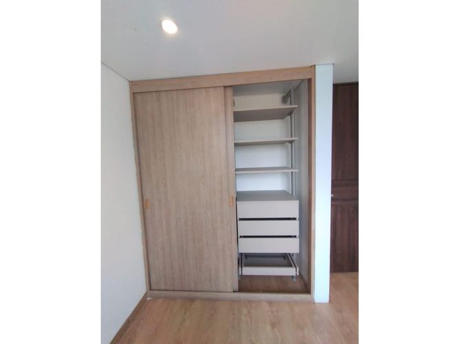 Apartamento de 3 alcobas en venta en Echavarria, Madrid, 67 m² · foto 20 de 24