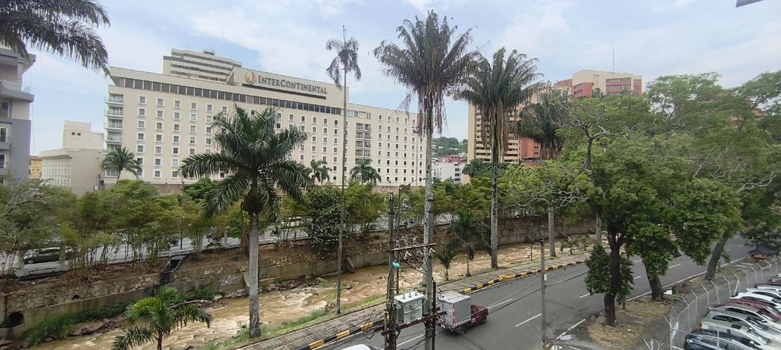 Edificio en venta en Centenario, Cali, 1200 m² · foto 3 de 23