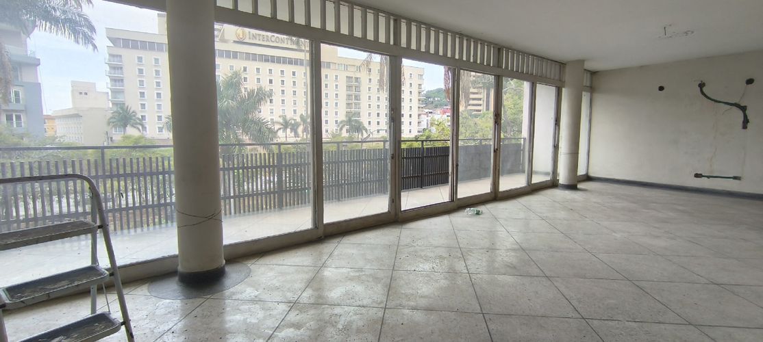 Edificio en venta en Centenario, Cali, 1200 m² · foto 14 de 23