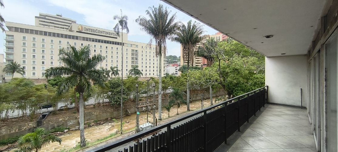 Edificio en venta en Centenario, Cali, 1200 m² · foto 23 de 23