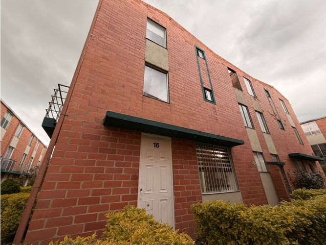 Casa de 3 alcobas en venta en Condominio Campestre  Alhambra, Madrid, 71 m² · foto 2 de 24