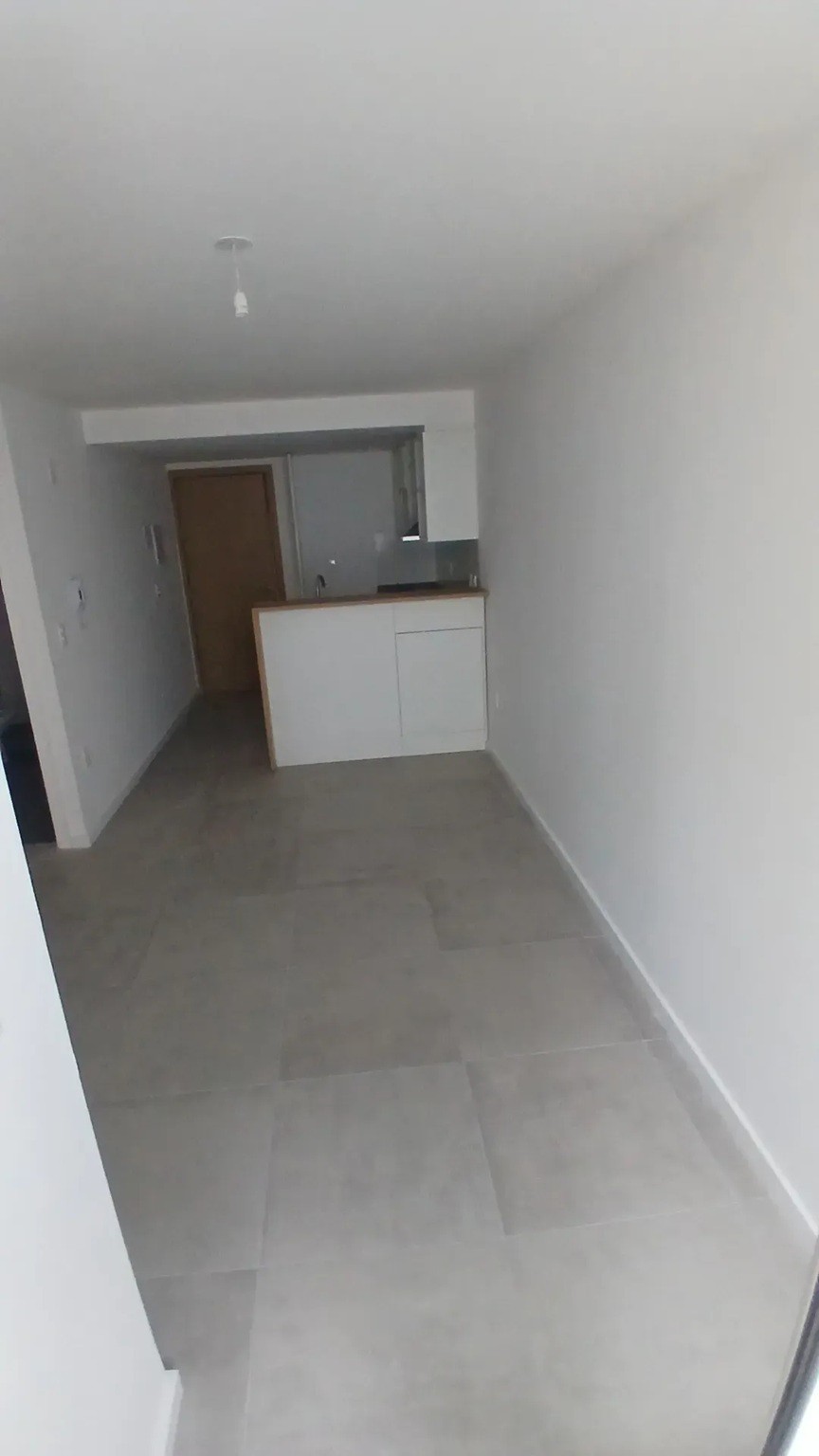 ALQUILER EN EL CENTRO, 1 DORMITORIO, PISO 1 AL CONTRA FRENTE, TERRAZA CON PARRILLERO, SALON Y SEGURIDAD · Foto 2