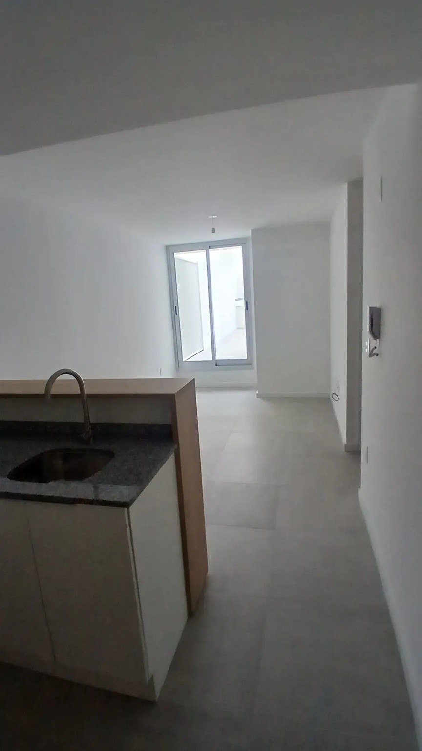 ALQUILER EN EL CENTRO, 1 DORMITORIO, PISO 1 AL CONTRA FRENTE, TERRAZA CON PARRILLERO, SALON Y SEGURIDAD · Foto 7