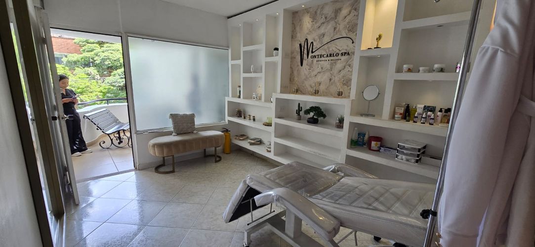 Local en venta en El Poblado, Medellín, 17 m² · foto 2 de 7