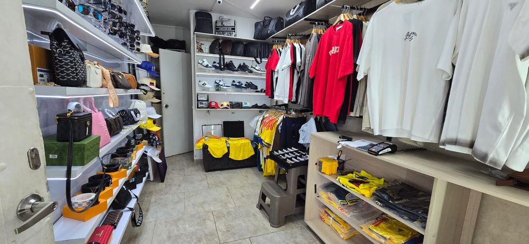 Local en venta en El Poblado, Medellín, 13 m² · foto 2 de 10