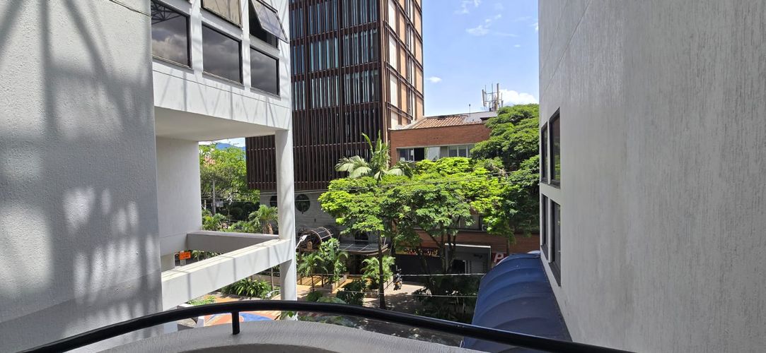 Local en venta en El Poblado, Medellín, 13 m² · foto 5 de 10