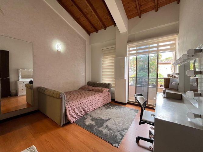 Casa de 3 alcobas en venta en Escobero, Envigado, 256 m² · foto 19 de 20