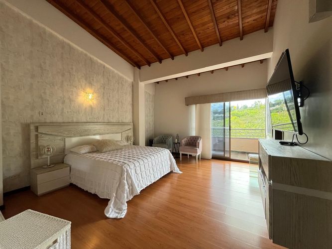 Casa de 3 alcobas en venta en Escobero, Envigado, 256 m² · foto 20 de 20