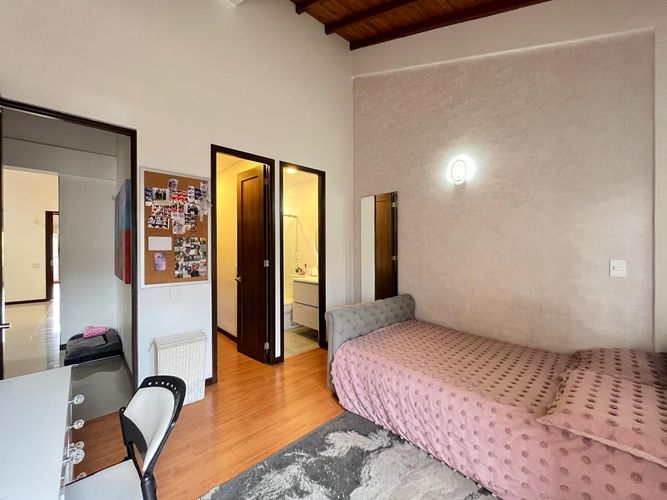 Casa de 3 alcobas en venta en Escobero, Envigado, 256 m² · foto 10 de 20
