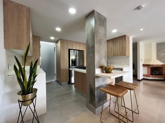 Casa de 3 alcobas en venta en Escobero, Envigado, 256 m² · foto 2 de 20