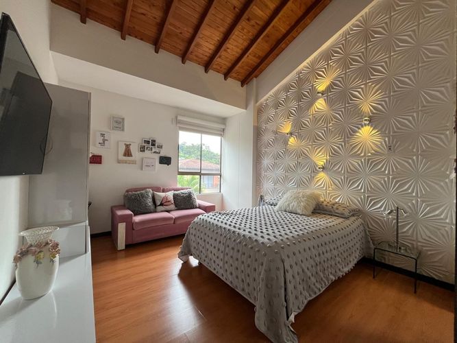 Casa de 3 alcobas en venta en Escobero, Envigado, 256 m² · foto 18 de 20