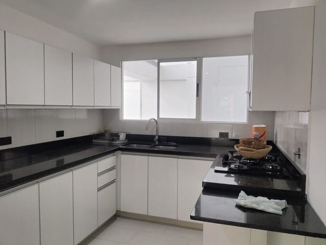 Apartamento de 3 alcobas en venta en El Poblado, Medellín, 232 m² · foto 16 de 19