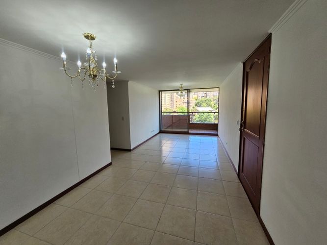 Apartamento de 3 alcobas en arriendo en Los Balsos, Medellín, 120 m² · foto 2 de 17