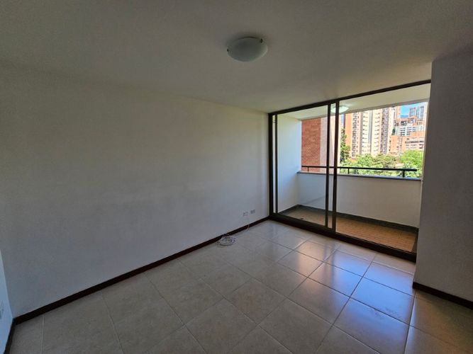 Apartamento de 3 alcobas en arriendo en Los Balsos, Medellín, 120 m² · foto 3 de 17