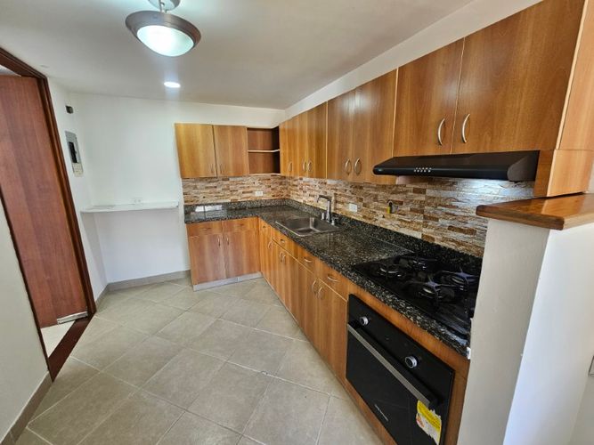 Apartamento de 3 alcobas en arriendo en Los Balsos, Medellín, 120 m² · foto 4 de 17