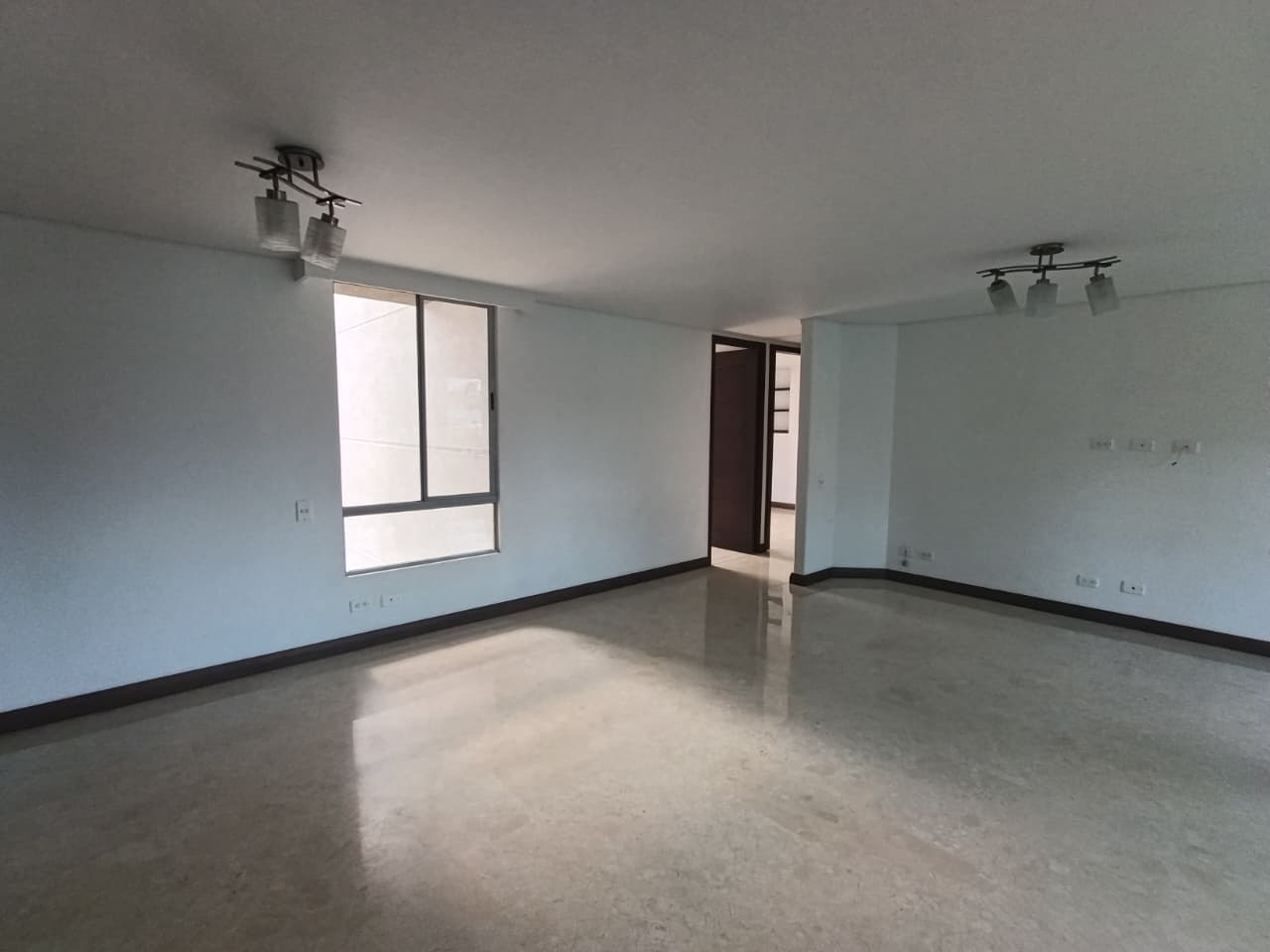 Apartamento en arriendo en Laureles, Medellín · foto 3 de 20