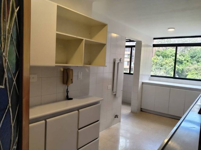 Apartamento de 3 alcobas en arriendo en El Poblado, Medellín, 172 m² · foto 9 de 23