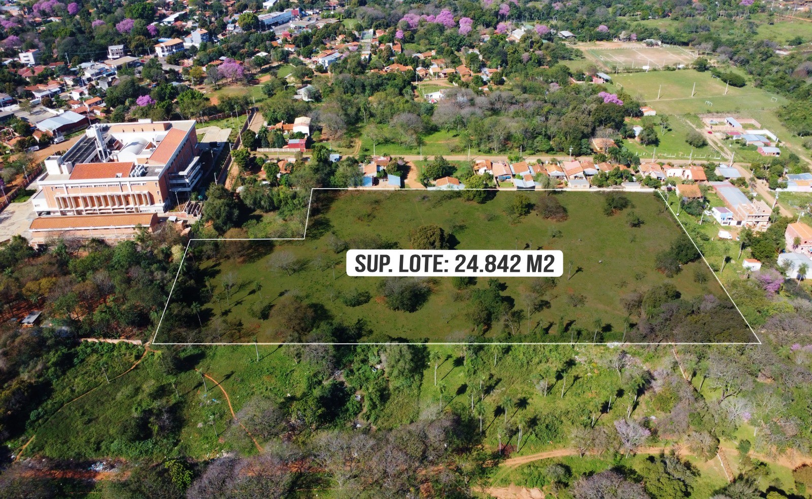 VENDO PARA DESARROLLO  2,4 HECTAREAS EN LUQUE - a 3 cuadras de la Avda. Las Residentas BARRIO LA AMISTAD — foto 3