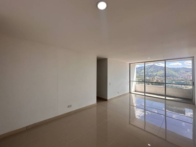 Apartamento de 3 alcobas en venta en Las Lomitas, Sabaneta, 80 m² · foto 2 de 19
