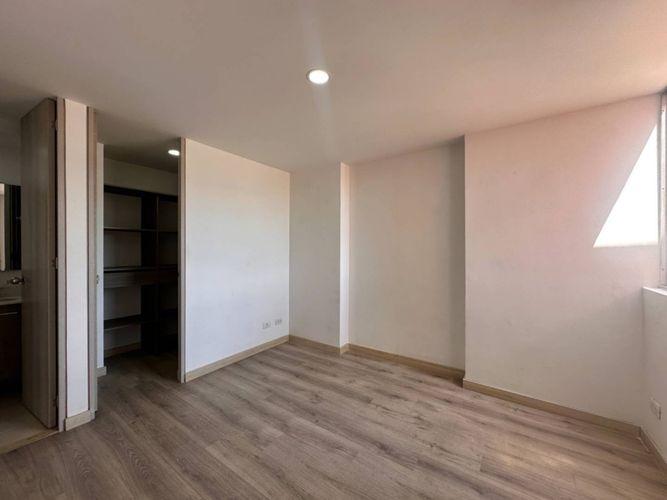 Apartamento de 3 alcobas en venta en Las Lomitas, Sabaneta, 80 m² · foto 16 de 19