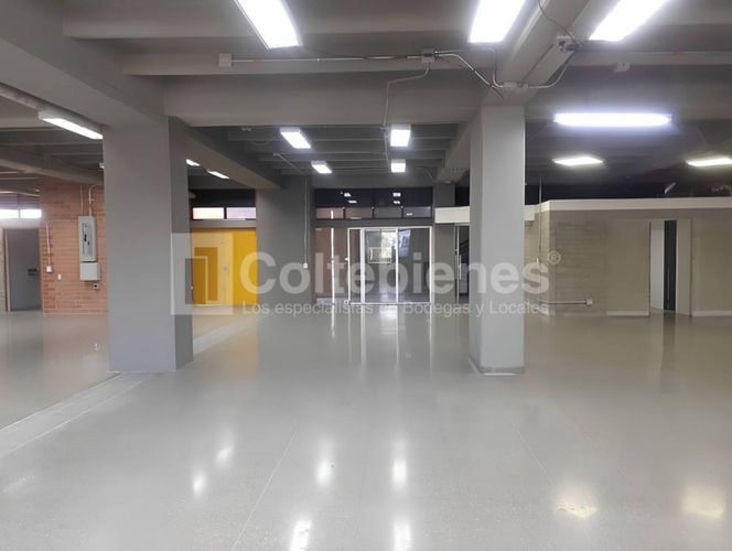 Local en arriendo en El Poblado, Medellín, 196 m² · foto 2 de 10