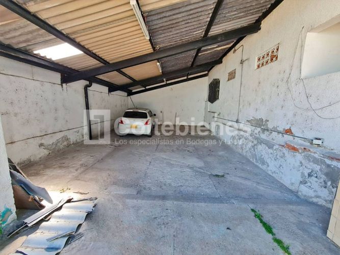 Bodega en arriendo en San Jose Obrero, Bello, 1400 m² · foto 13 de 16