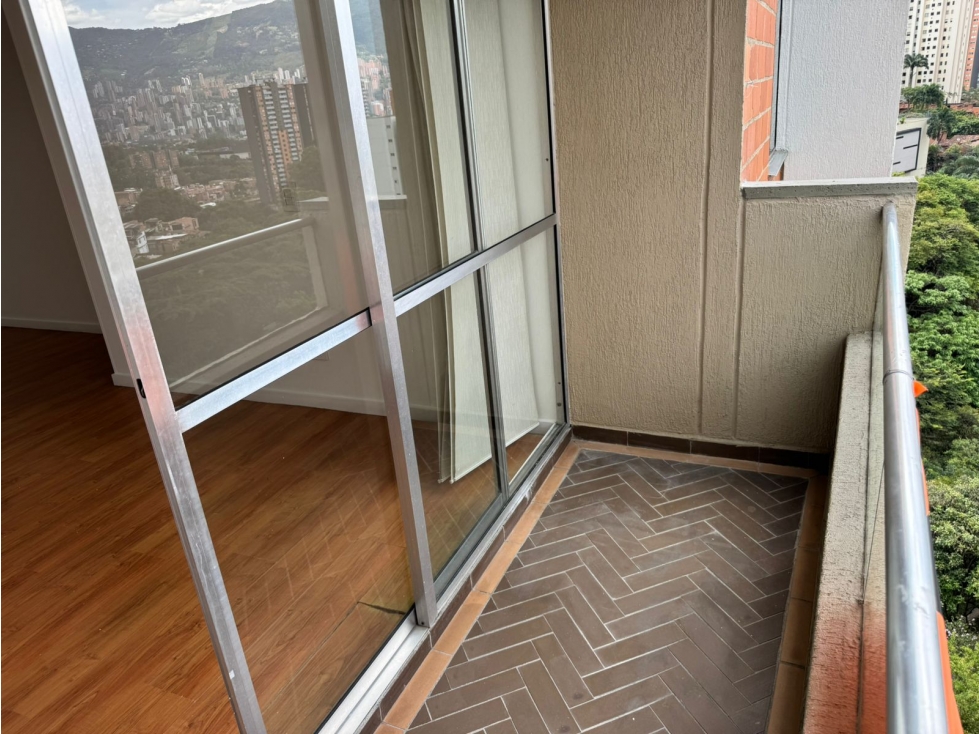 Apartamento en venta en Loma de los bernal, Medellín 2