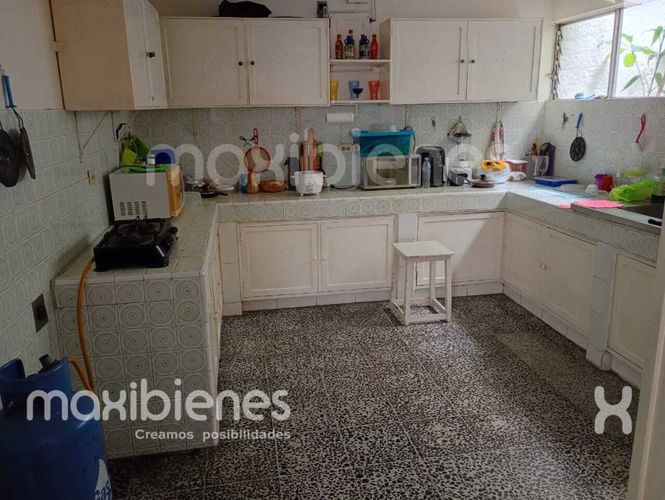 Casa de 7 alcobas en arriendo en Florida Nueva, Medellín, 375 m² · foto 3 de 12