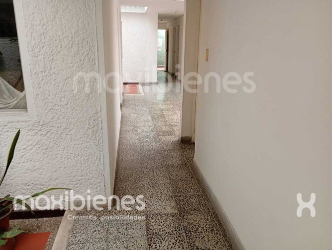 Casa de 7 alcobas en arriendo en Florida Nueva, Medellín, 375 m² · foto 4 de 12