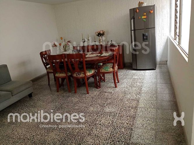 Casa de 7 alcobas en arriendo en Florida Nueva, Medellín, 375 m² · foto 6 de 12