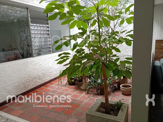 Casa de 7 alcobas en arriendo en Florida Nueva, Medellín, 375 m² · foto 7 de 12