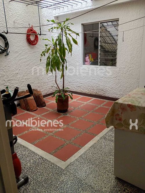 Casa de 7 alcobas en arriendo en Florida Nueva, Medellín, 375 m² · foto 8 de 12