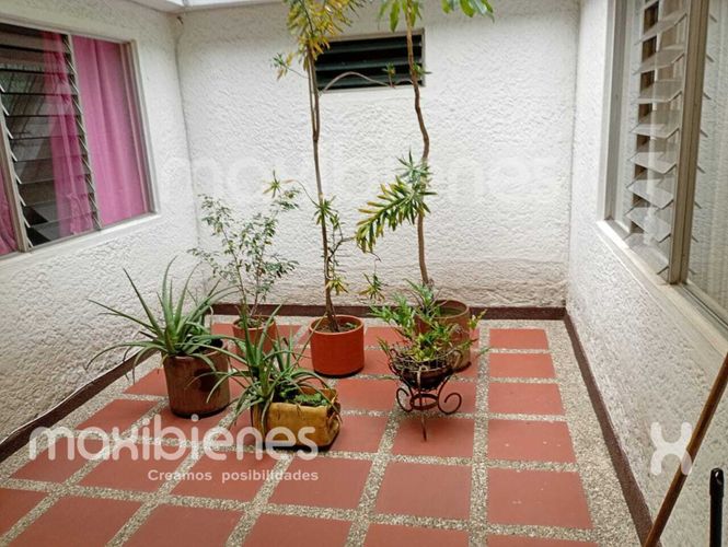 Casa de 7 alcobas en arriendo en Florida Nueva, Medellín, 375 m² · foto 10 de 12