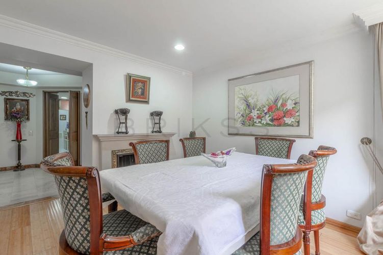 Apartamento de 4 alcobas en venta en Santa Barbara Occidental, Bogotá, 134 m² · foto 3 de 17