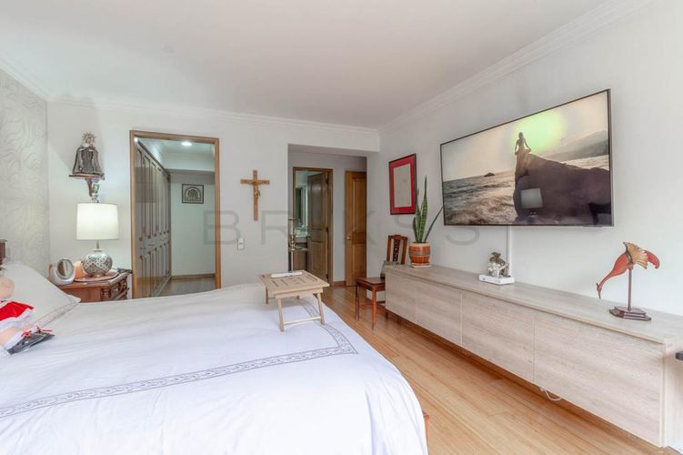 Apartamento de 4 alcobas en venta en Santa Barbara Occidental, Bogotá, 134 m² · foto 7 de 17