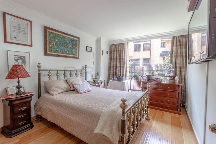 Apartamento de 4 alcobas en venta en Santa Barbara Occidental, Bogotá, 134 m² · foto 9 de 17
