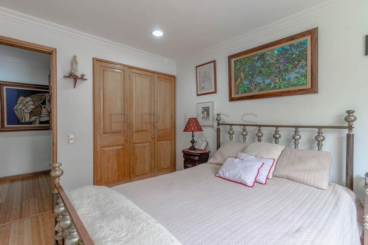 Apartamento de 4 alcobas en venta en Santa Barbara Occidental, Bogotá, 134 m² · foto 10 de 17