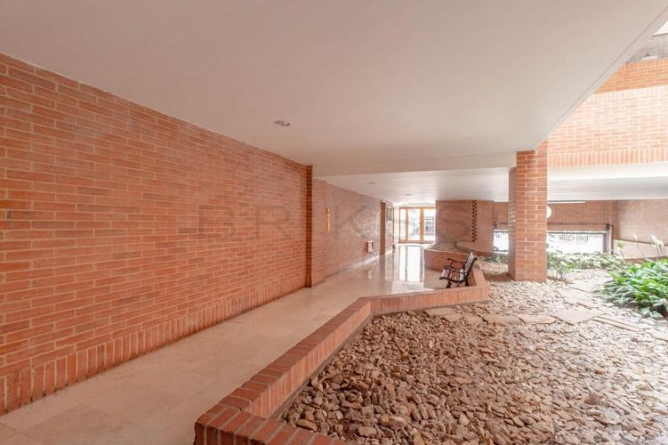 Apartamento de 4 alcobas en venta en Santa Barbara Occidental, Bogotá, 134 m² · foto 16 de 17