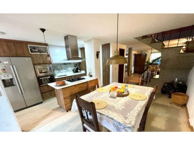 Casa de 4 alcobas en arriendo en El Dorado, Medellín, 311 m² · foto 5 de 14