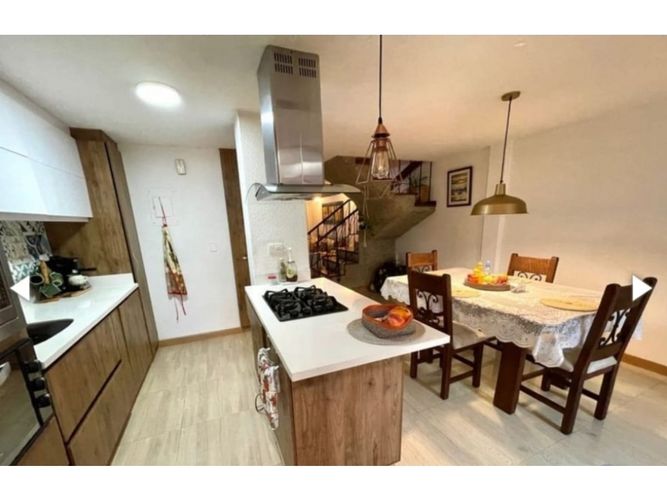 Casa de 4 alcobas en arriendo en El Dorado, Medellín, 311 m² · foto 7 de 14