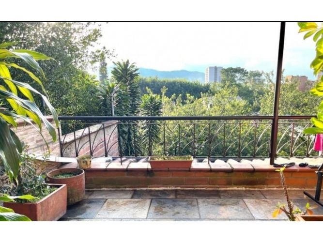 Casa de 4 alcobas en arriendo en El Dorado, Medellín, 311 m² · foto 9 de 14