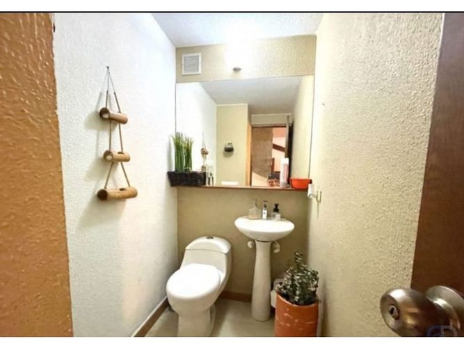 Casa de 4 alcobas en arriendo en El Dorado, Medellín, 311 m² · foto 13 de 14