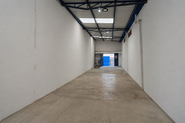 Bodega en arriendo en Naranjal, Medellín, 80 m² · foto 2 de 6