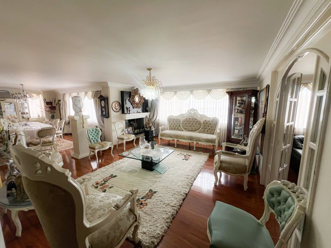 Apartamento de 4 alcobas en arriendo en Santa Barbara Central, Bogotá, 290 m² · foto 2 de 14