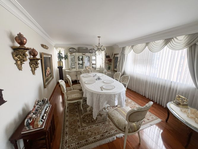 Apartamento de 4 alcobas en arriendo en Santa Barbara Central, Bogotá, 290 m² · foto 4 de 14