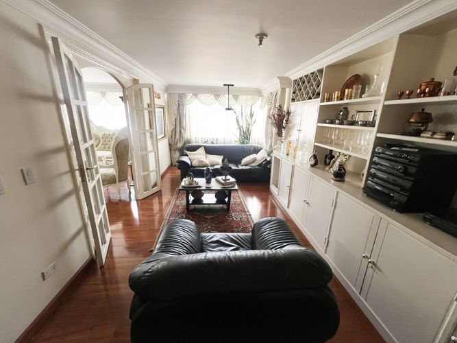 Apartamento de 4 alcobas en arriendo en Santa Barbara Central, Bogotá, 290 m² · foto 5 de 14